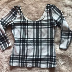 Scoop neck plaid pattern shirt